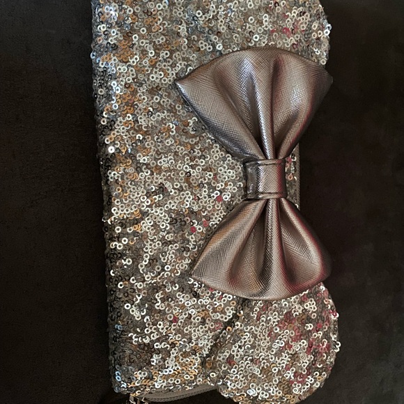 Loungefly Silver Sequin Wallet with Bow - Picture 1 of 3